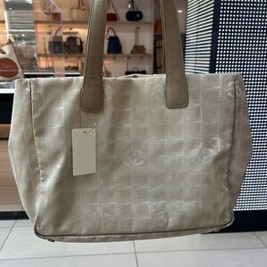 Mels Chanel $3 start for Mel